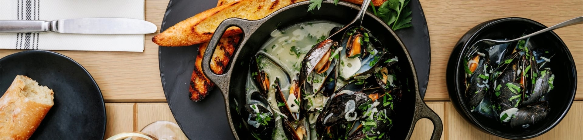 table scape of mussels in sauce